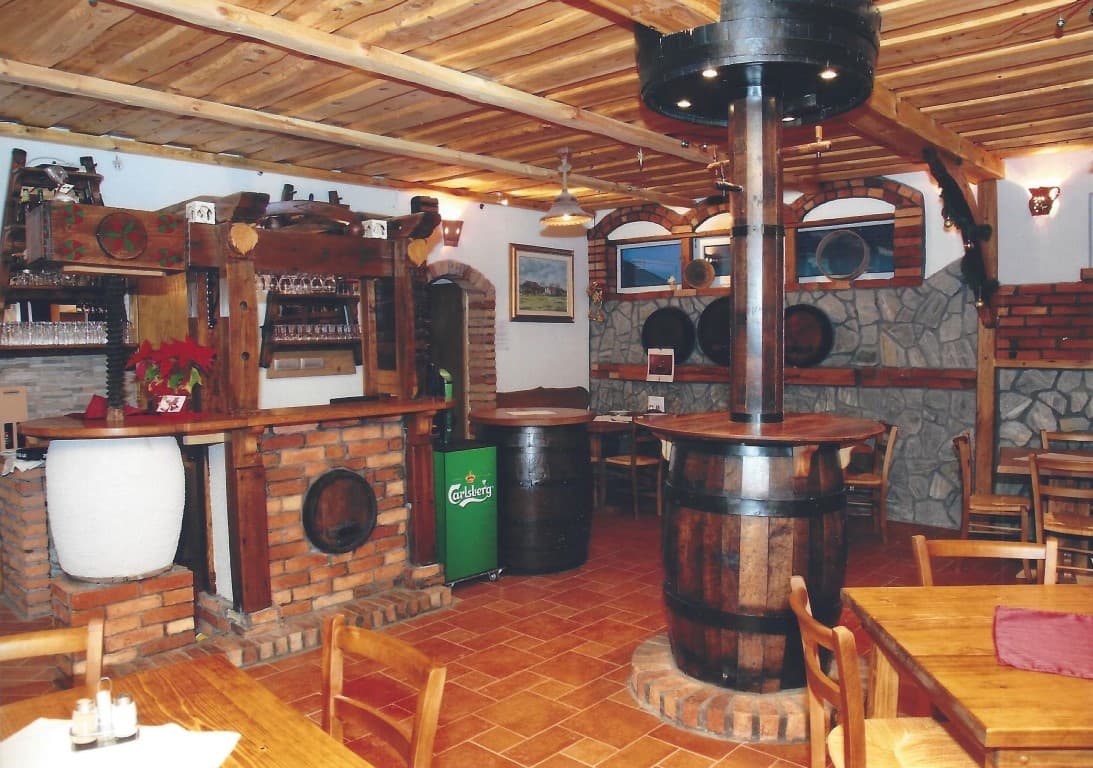 Pivnica liga notranjost - prostor za malice in druženja