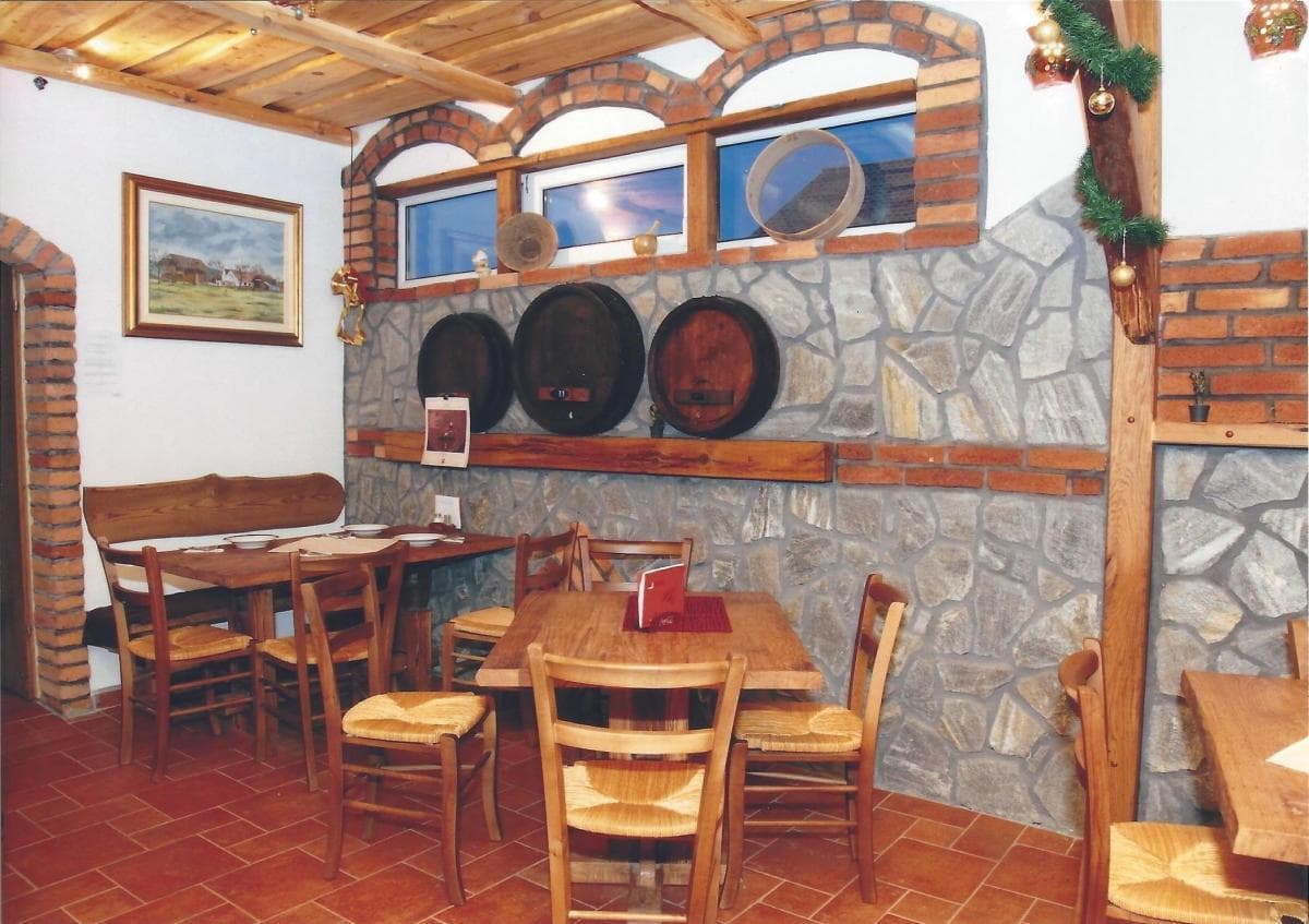 pivnica notranjost - prostor za kosila in malice