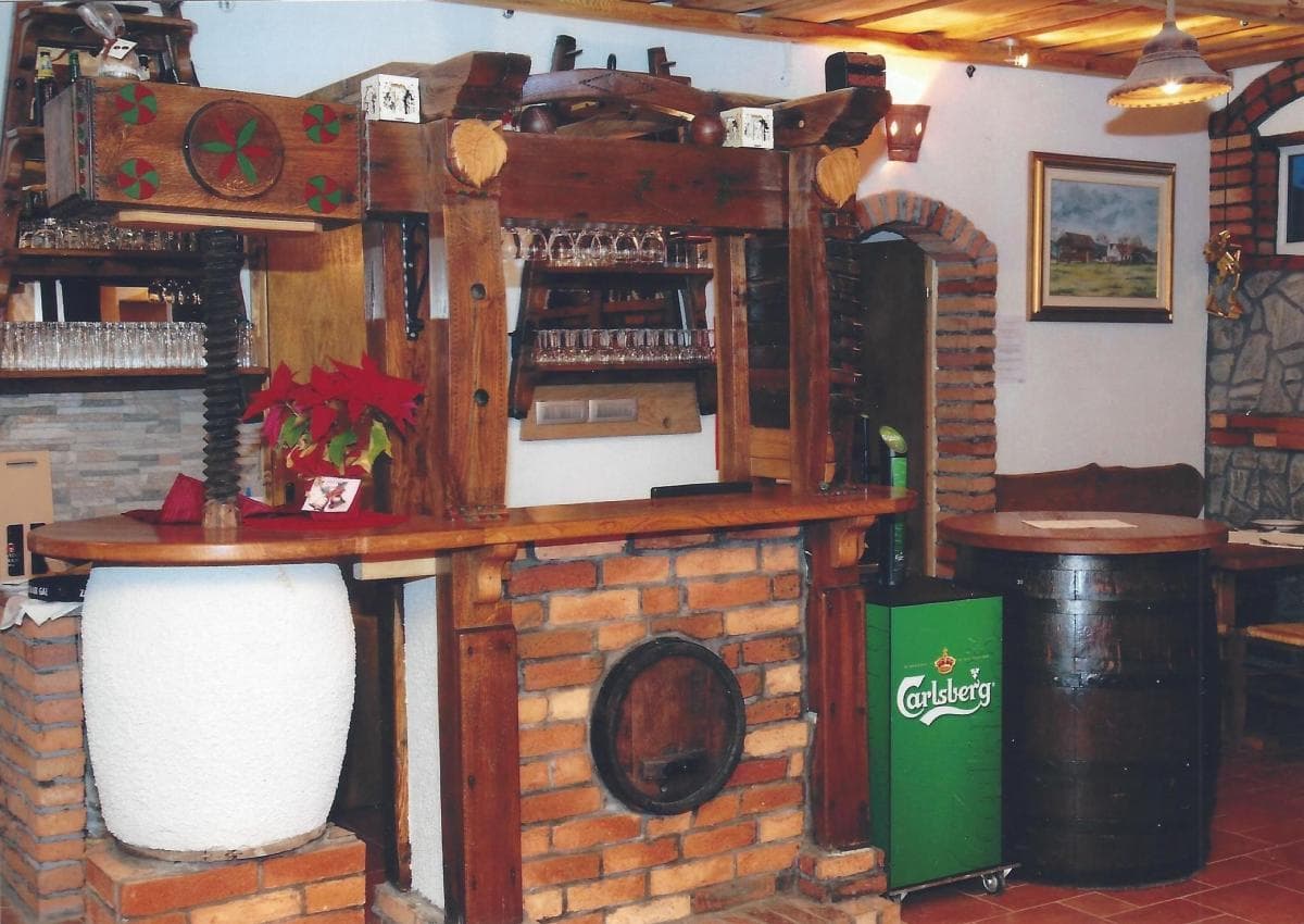 pivnica notranjost - prostor za kosila in malice