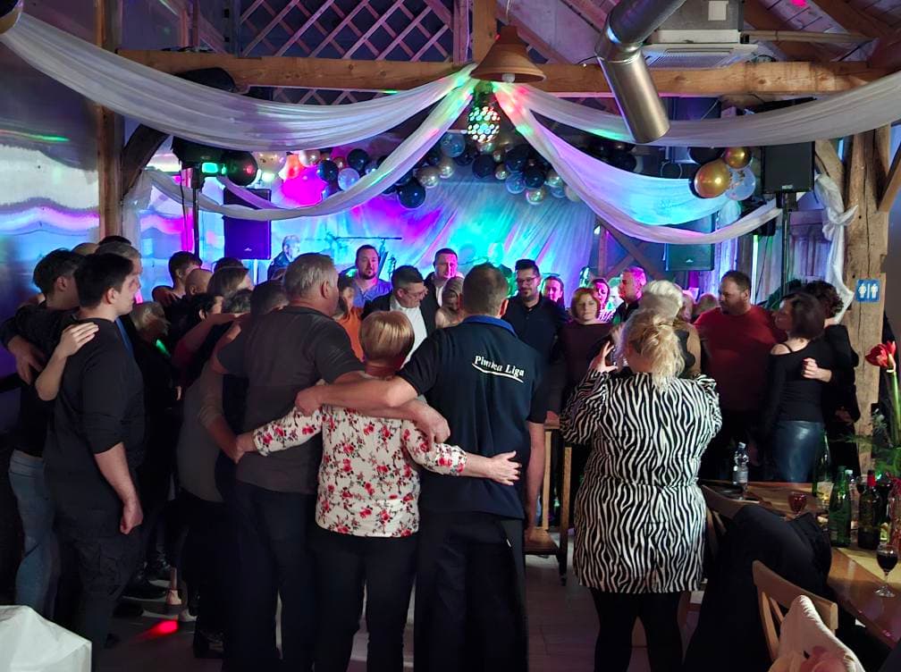 Druženje pred odrom kozolca